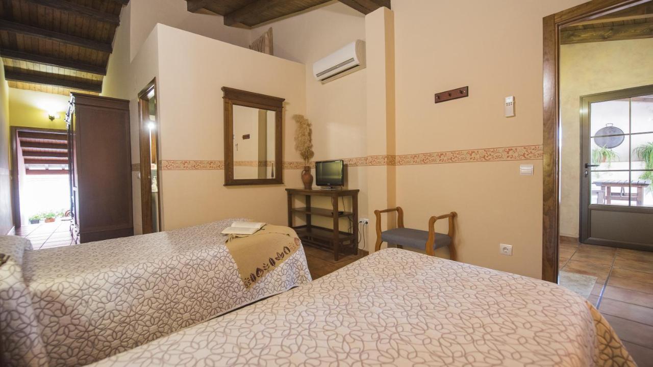 Los Laureles 2 Urda Екстериор снимка